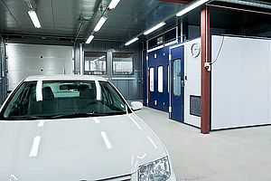 Siistissä hallissa on mukava työskennellä. Kuva: KolarimaalausCenter Siistissä hallissa on mukava työskennellä. Kuva: KolarimaalausCenter