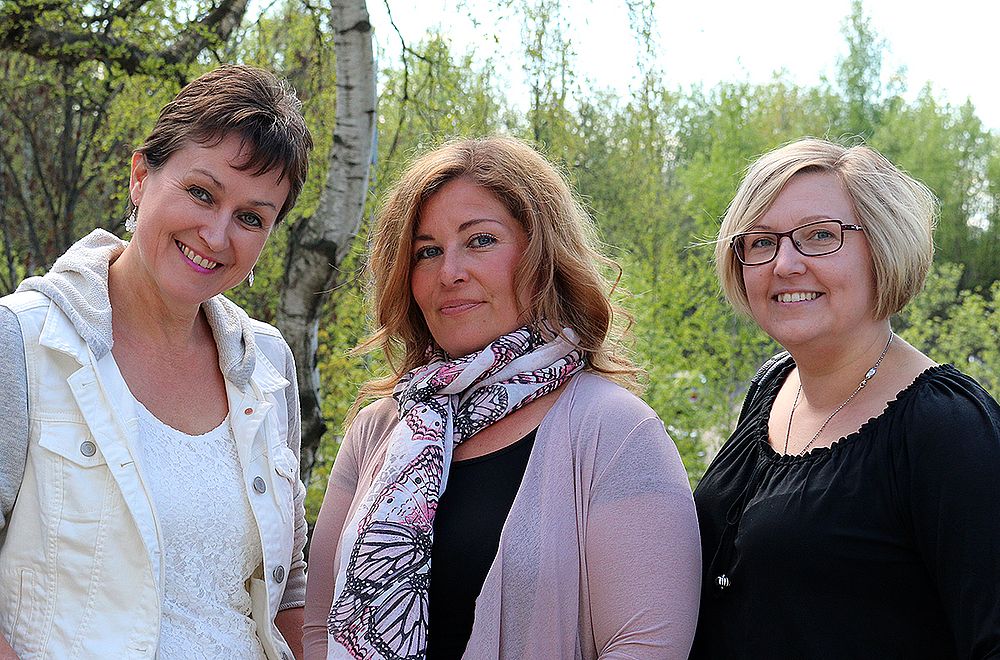 Työyhteisösovittelijakoulutus valmistaa ratkomaan työpaikan konflikteja. Marjo Rönkkö, Kati Tikka ja Teija Silvola