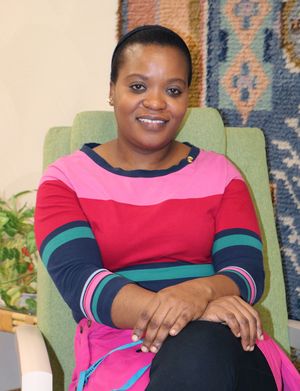 Faith Ndulango opiskeli oppisopimuksella hoiva-avustajaksi TAKKissa ja työskentelee Kontukodissa. Faith Ndulango opiskeli hoiva-avustajaksi TAKKissa ja työllistyi tamperelaiseen Kontukotiin.